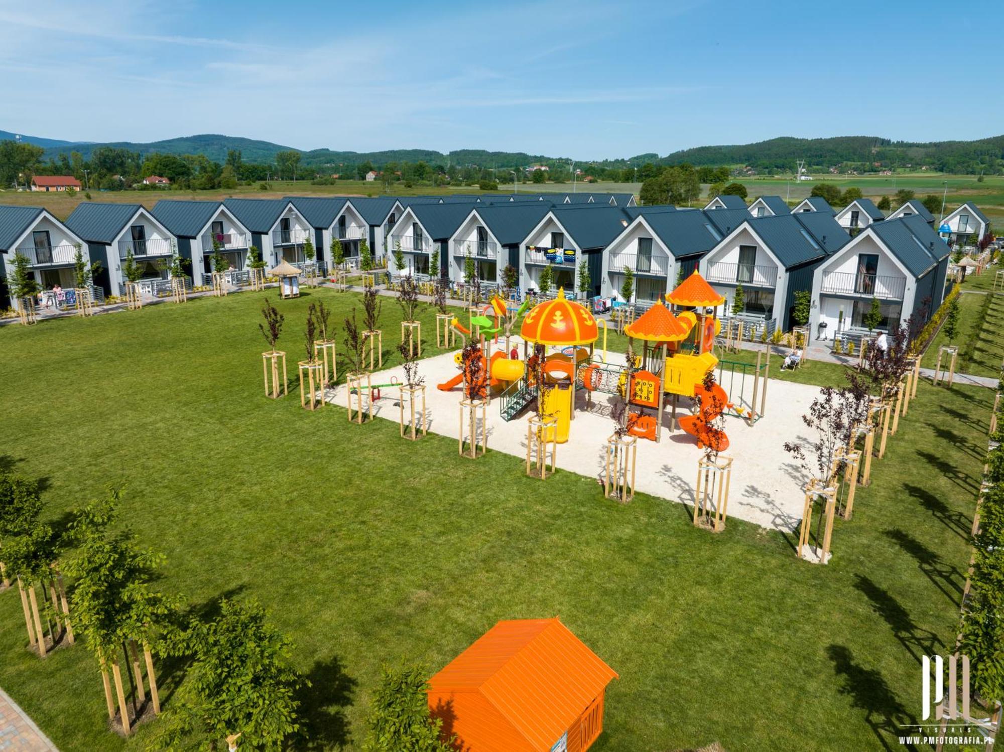 Holiday Park & Resort Cieplice Zdroj Jelenia Gora Ngoại thất bức ảnh